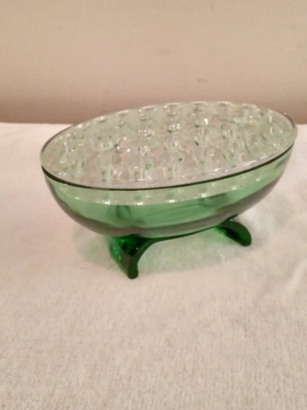 Vintage Martinsville Viking #1048 Oval Green Flower Frog
